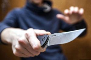 Мужчина угрожал медикам ножом. Новости Днепра