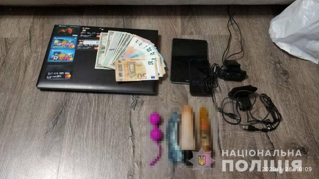 Продавала видео в сети: женщина организовала дома порностудию. Новости Днепра 