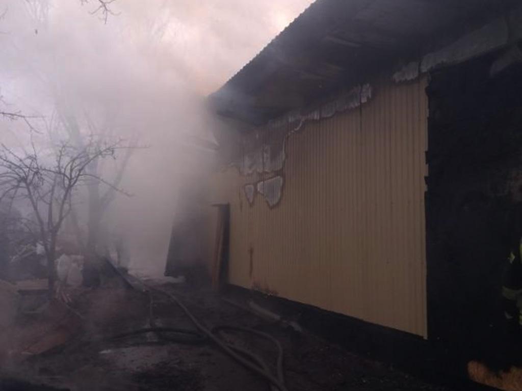 Пожар в частном секторе Днепра: загорелся гараж. Новости Днепра
