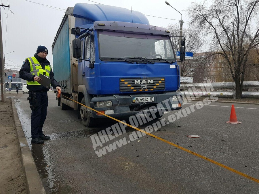 В Днепре грузовик врезался в маршрутку. Новости Днепра