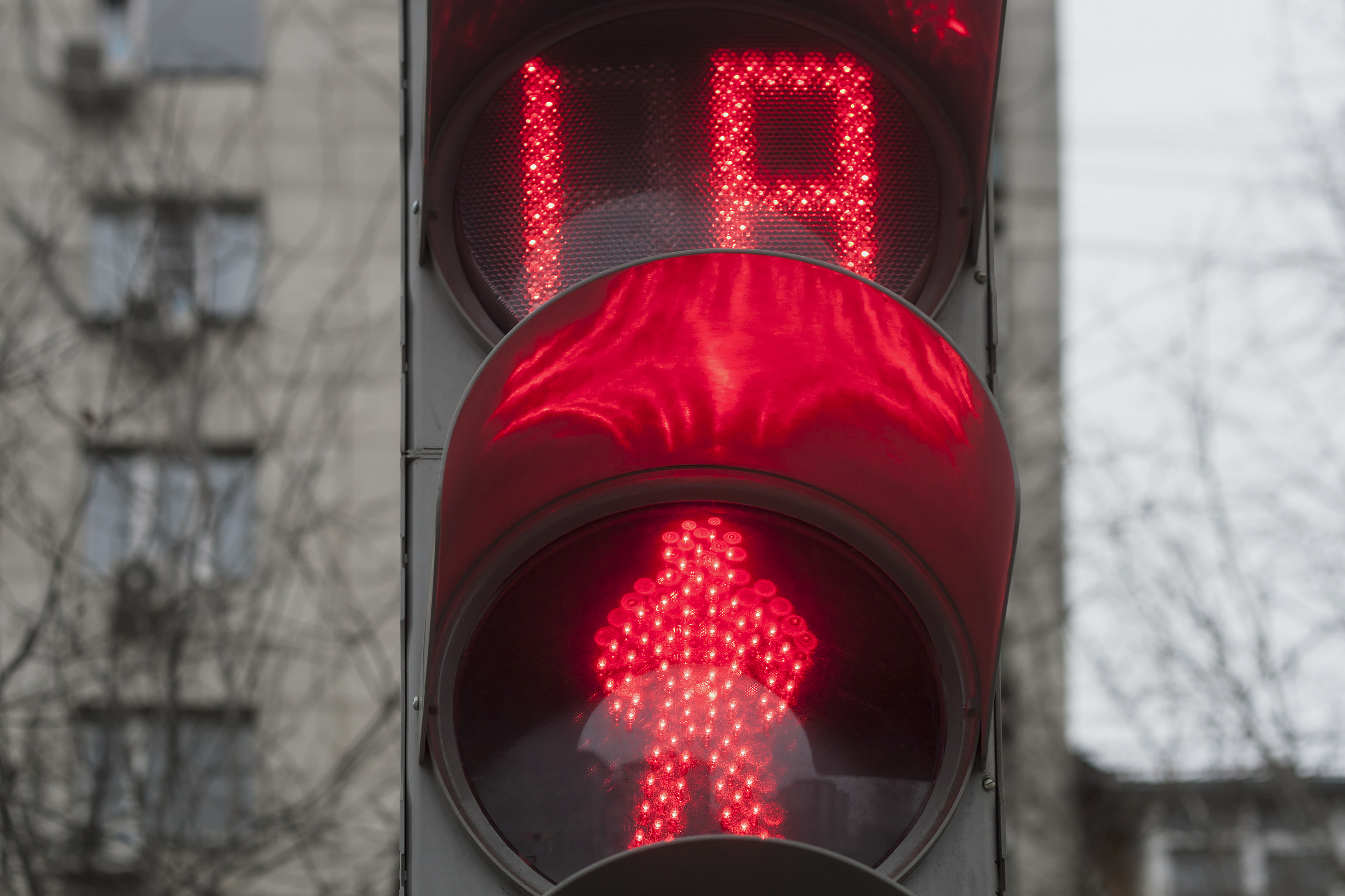 Сигнал для пешеходов. Красный светофор. Красный сигнал светофора. Пешеходный светофор. Светофор для пешеходов красный.