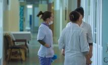 «Тараканы разгуливают стаями»: в больнице под Днепром больных содержат в ужасных условиях