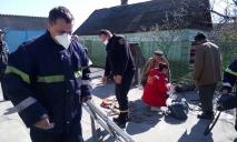 На Днепропетровщине спасатели достали из 10-метрового колодца мужчину