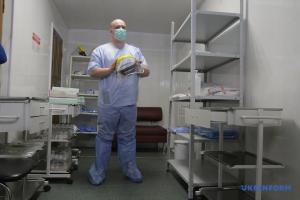 «Из отделения – ни на шаг»: будни медиков, которые спасают от COVID-19 в Днепре. Новости Днепра