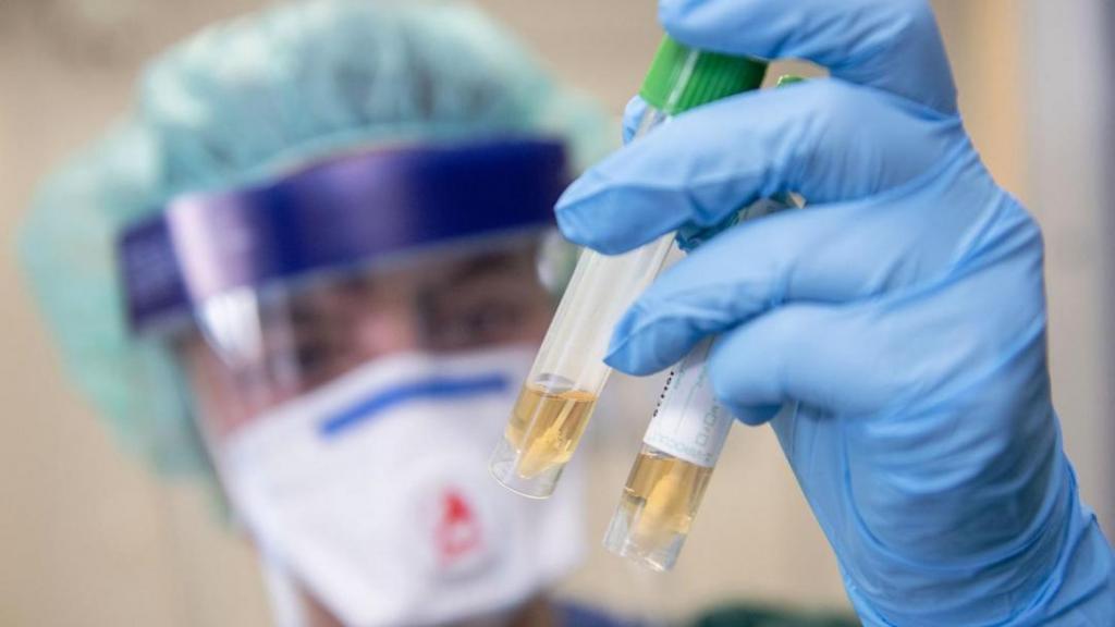 «Всю ночь спасали жизнь»: в Днепр доставили пациентку с коронавирусом. Новости Днепра