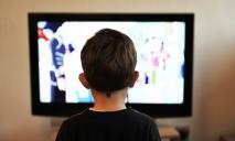 Уроки для школьников будут транслировать по телевизору: где и когда смотреть