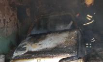 Пожар под Днепром: в гараже сгорел автомобиль