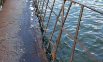 В Днепре мост начал «уходить под воду»