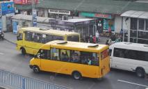 «Без пропусков»: в Днепре работают 80% автобусов
