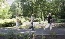Скандинавская ходьба — полезный спорт для посетителей территориального центра города