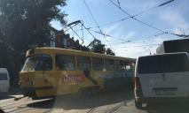 В Днепре остановился трамвай: проезд затруднен