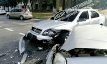 Авария в Днепре: столкнулись два автомобиля, пострадавшего забрала скорая