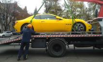 В Днепре эвакуатор забрал желтый Maserati