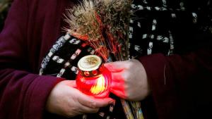 В День памяти жертв Голодомора 28 ноября в Украине традиционно отметят замученных голодом минутой молчания или молитвой, посетят поминальное богослужение, вспоминая убитых коммунистическим тоталитарным режимом соотечественников. Новости Украины