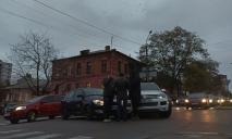 Очередная авария: днепровским иномаркам мало места на дорогах города