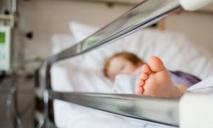 Четверть тела в ожогах. В днепровской больнице спасают малыша