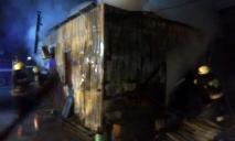 С огнем боролись 7 человек. Под Днепром горело здание