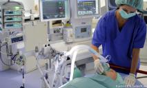 Работают только 5% легких. Днепровские врачи спасают медсестру: какие прогнозы