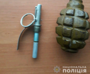 Новости Днепра про Мужчины хранили боеприпасы и оружие дома