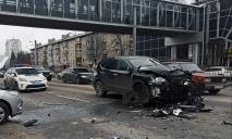 В Днепре на Слобожанском проспекте столкнулись три машины (ФОТО, ВИДЕО)