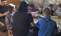 Семья из Днепропетровщины воспитывает 10 приемных детей