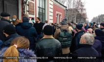Под Днепром «общественный суд» над нардепом чуть не дошел до драки