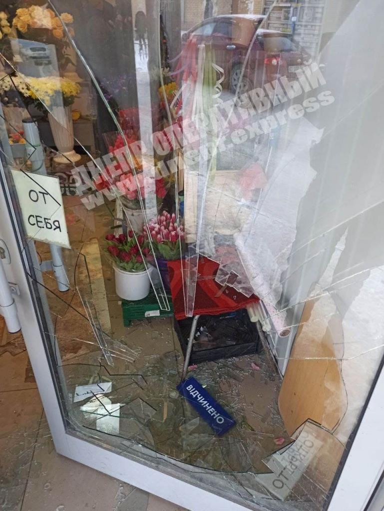 Мужчина устроил погром в цветочном магазине. Новости Днепра
