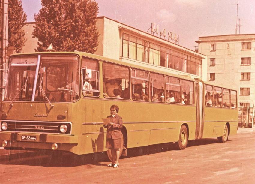 Новости Днепра про Транспорт 30 лет назад: в сети вспоминают, как раньше выглядели автобусы
