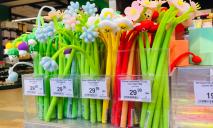 «Поляна шариковых ручек и вешалка для зубных щеток»: В Днепре появился магазин, который заставит вас улыбнуться
