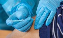 На Днепропетровщине вакцинировали от коронавируса почти 5 тысяч жителей в возрасте 65+