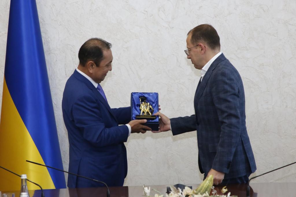 Новости Днепра про «Уважение к истории – это то, что нас объединяет», – Геннадий Гуфман о визите делегации Казахстана (ФОТО)