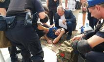 На митинге под горсоветом у днепрянина случился приступ: на помощь пришел Рыженко (ВИДЕО)