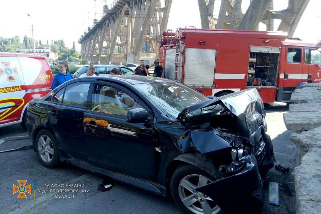 Новости Днепра про Смертельное ДТП под Мерефо-Херсонским мостом: погибли две девушки (ВИДЕО)