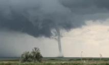 Природа злится: в Кирилловке прошел мощный торнадо (ВИДЕО)