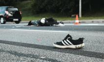 На зебре на Донецком шоссе водитель Hyndai сбил 25-летнего парня (ВИДЕО)
