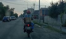 По Днепру ездит мотоциклист с номерными знаками «ДНР»