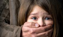 В Каменском арестовали мужчину, который пять лет насиловал родных дочек