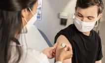 Не вакцинированных не пустят в школы: в Украине хотят разрешить прививки для детей от 12 лет