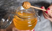 Совсем не сладко: в Украине стали продавать фальшивый мед