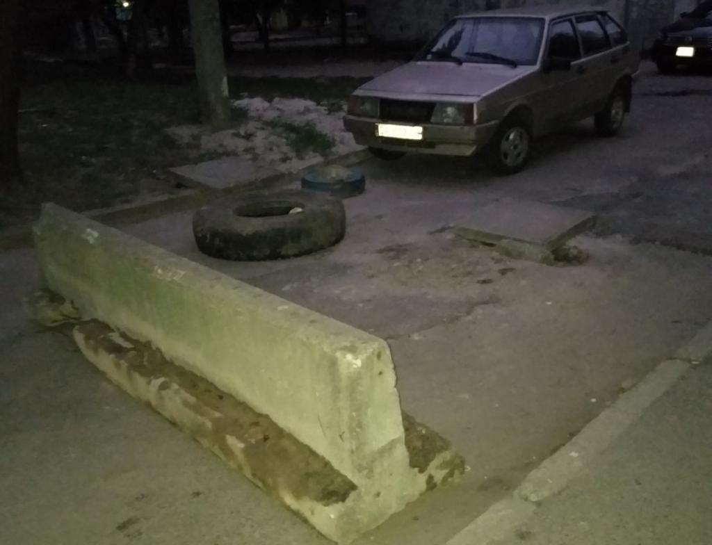 Новости Днепра про Скорая не проедет: в Днепре на Березинской жильцы перекрыли дорогу