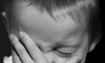 Сидел в траве и плакал: в Кривом Роге потерялся 2-летний ребенок