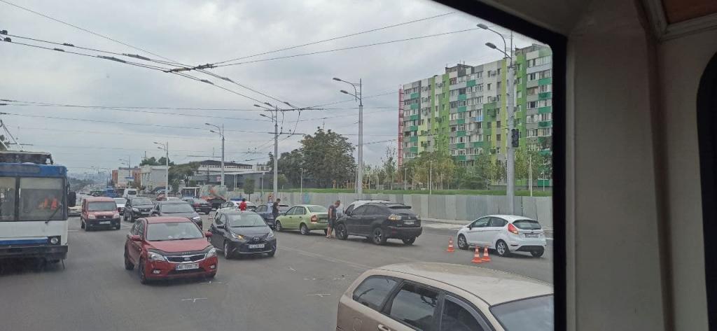 Новости Днепра про На Слобожанском проспекте авария возле 