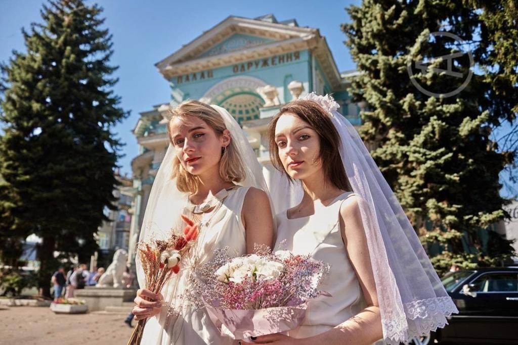 Новости Днепра про Как в Европе: в Харькове две представительницы ЛГБТ устроили свадьбу