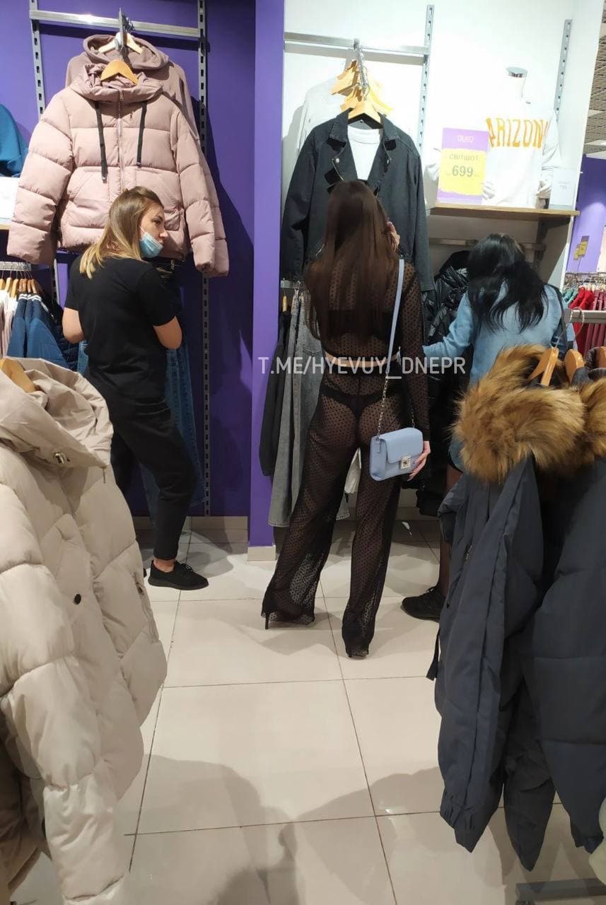 Новости Днепра про С голой попой: днепрянка пришла купить куртку в дерзком наряде