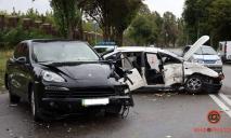 Столкнулись Porsche и Volkswagen: в Днепре на Криворожской пострадали трое