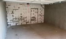 Голые стены и видеокамера: как выглядит гараж за 700 тыс грн в Днепре (ФОТО)