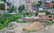 В Днепре остановили строительство жилых комплексов в балке Долгой