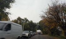 Километровые пробки: на въезде в Днепр стоят колонны автомобилей