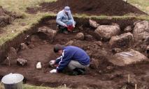 Покопали и бросили: «черные археологи» ограбили древний казацкий монастырь