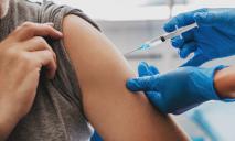 Главный санврач рассказал, кому в Украине сделают третью прививку